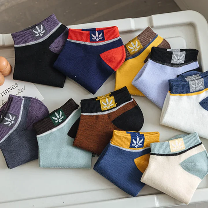 Comfortable men's low-cut ankle socks in a 20-pair multipack, perfect for casual & daily wear.