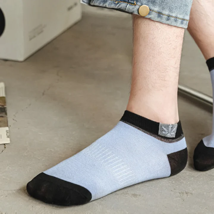 Versatile men's sweat-wicking low-cut ankle socks. 20 pairs offering comfort for daily & active wear.