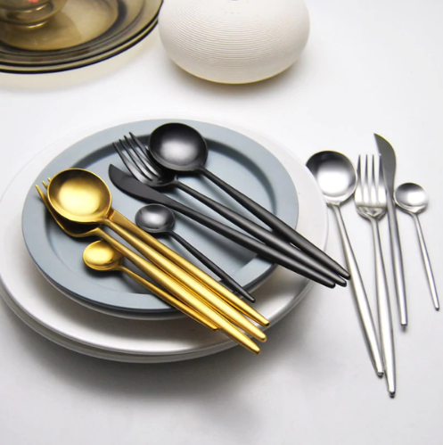 Tableware gift: 24-piece luxury stainless steel flatware set.