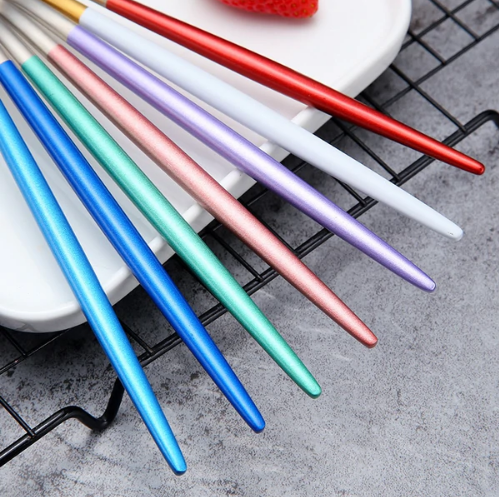 Stylish 24-piece silverware set for modern kitchen & dining.