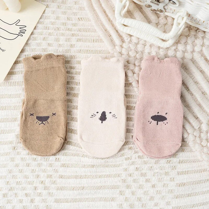 Unisex infant anti-slip grip socks, 3-pack cotton footwear with rubber soles for toddlers, comfortable baby socks.