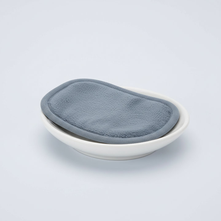 Packaging of the 7-piece reusable facial cleansing pad set, displaying product benefits