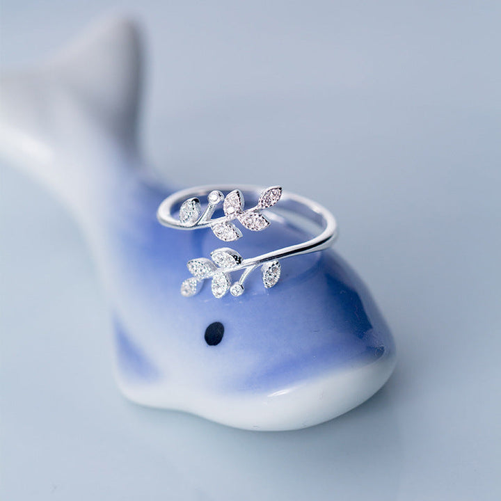 Elegant women's adjustable leaf ring with dazzling zirconia, a nature-inspired fashion statement piece.