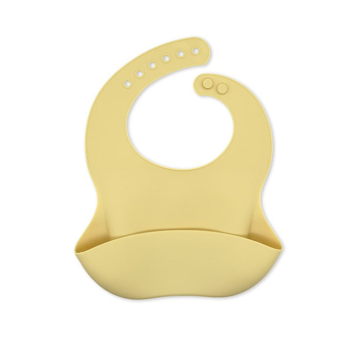 Practical animal print silicone bib, waterproof and soft, ensuring clean and happy baby feeding.