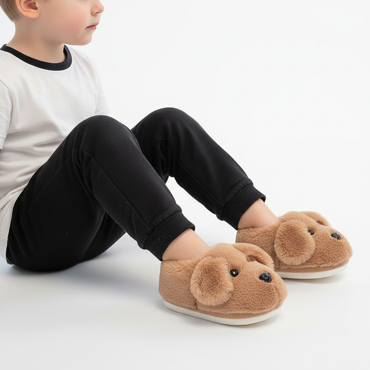 Unisex children's plush puppy-paw slippers with a non-slip sole for toddlers