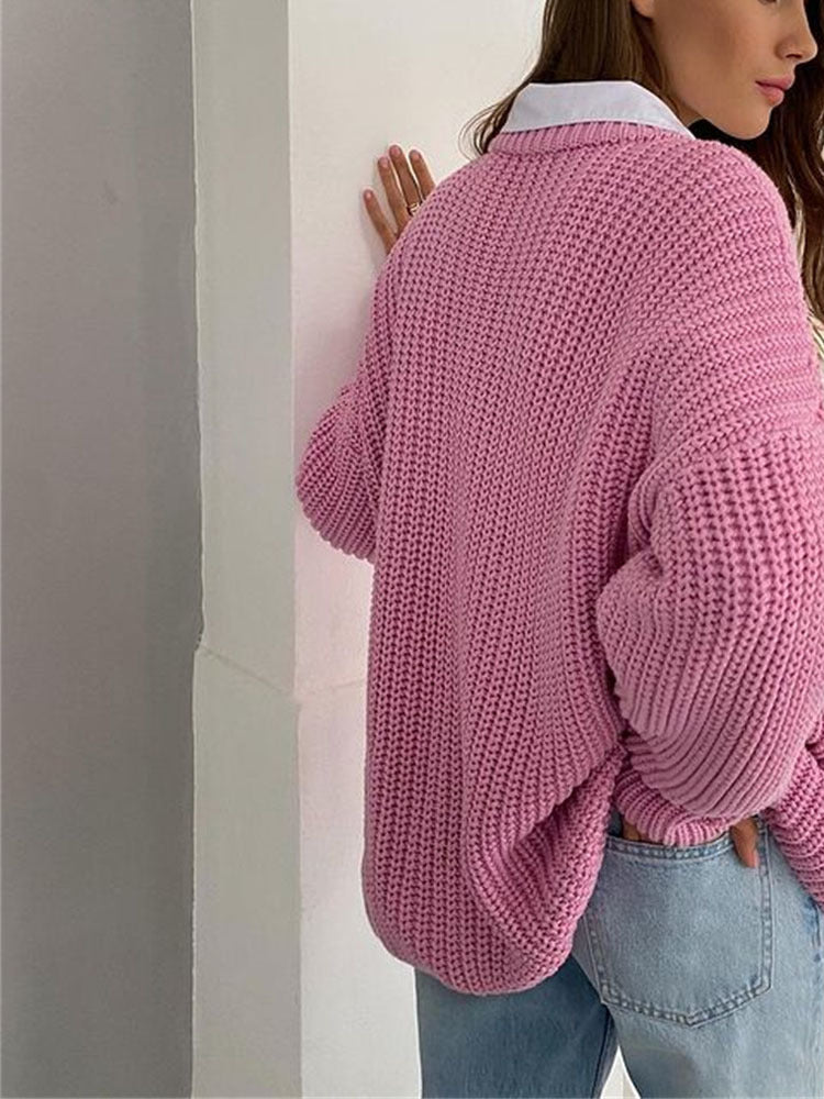 Chic women's oversized chunky knit sweater with long sleeves, perfect for relaxed comfort.