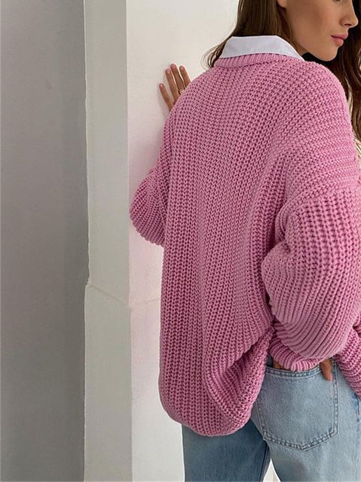 Chic women's oversized chunky knit sweater with long sleeves, perfect for relaxed comfort.