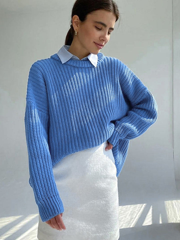 Warm & cozy women's chunky knit oversized sweater with a relaxed fit, ideal for cold weather.