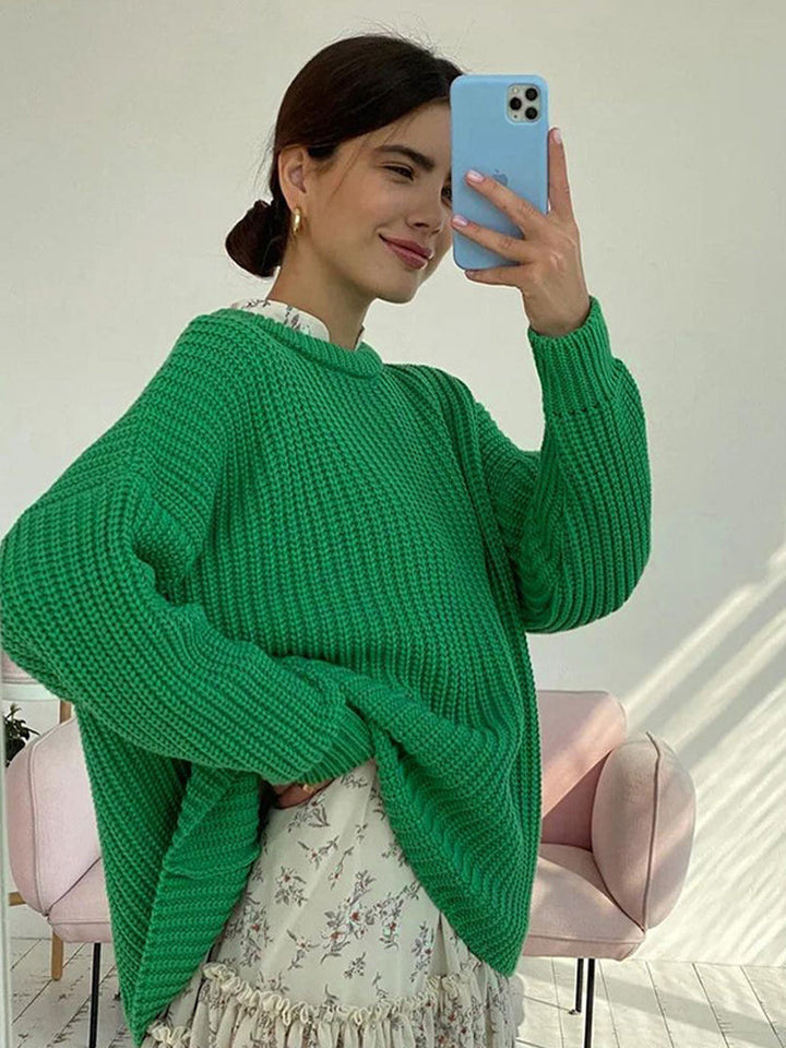 Effortlessly stylish oversized women's chunky knit sweater, perfect for a relaxed and cozy fit.
