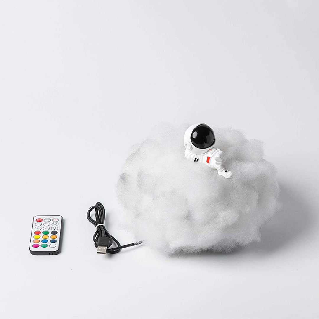 Astronaut Wolkenlamp: a remote-controlled LED cloud night light, perfect for cosmic room ambiance