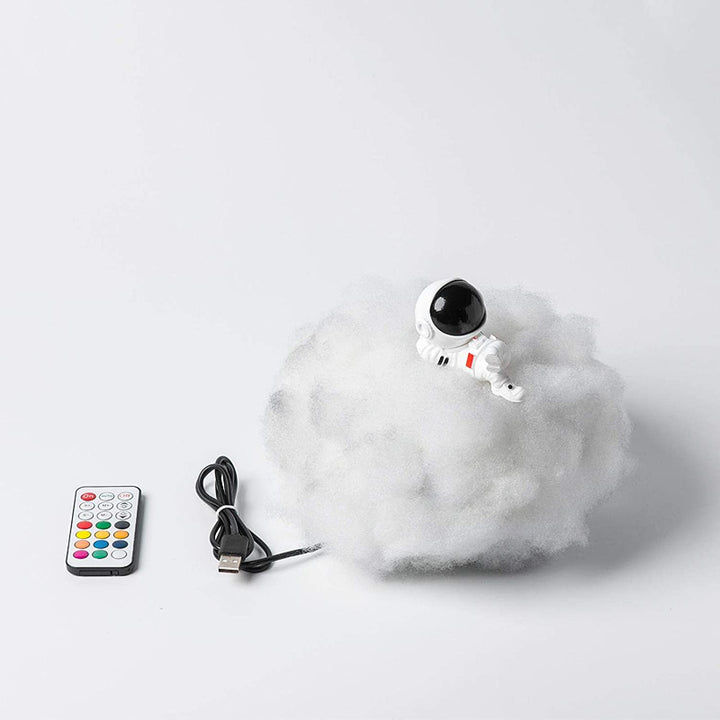 Astronaut Wolkenlamp: a remote-controlled LED cloud night light, perfect for cosmic room ambiance