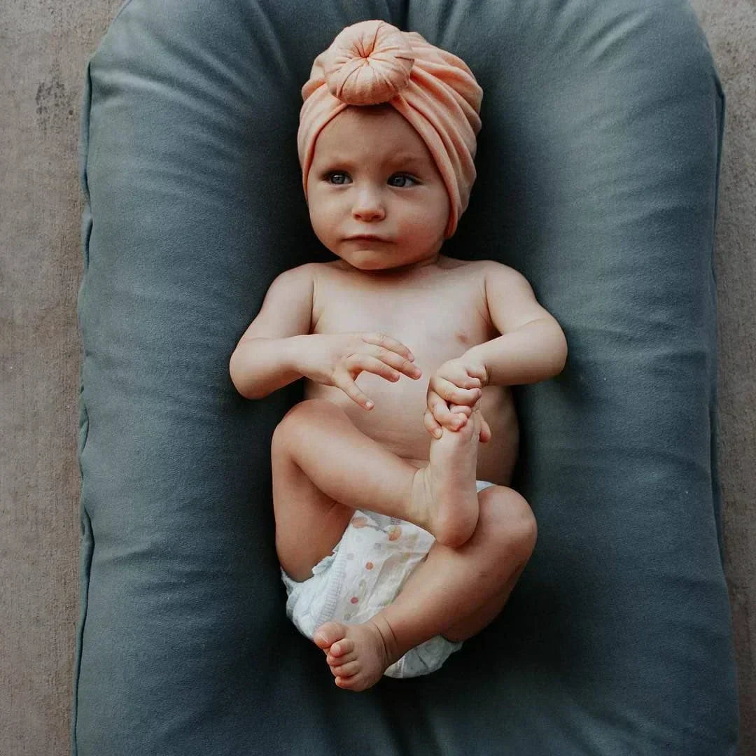 Secure baby lounger, ideal for safe co-sleeping & supervised newborn sleep. Essential infant nest.