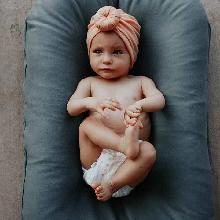 Secure baby lounger, ideal for safe co-sleeping & supervised newborn sleep. Essential infant nest.