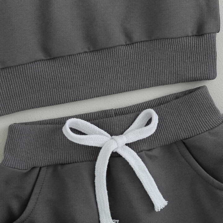 Contrast baby jogger set, flexible waistband of the trousers for growing babies.