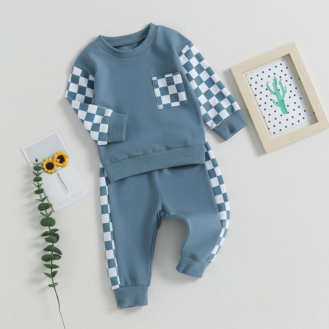 Baby's cozy winter jogger set, contrast design, perfect for active toddlers.