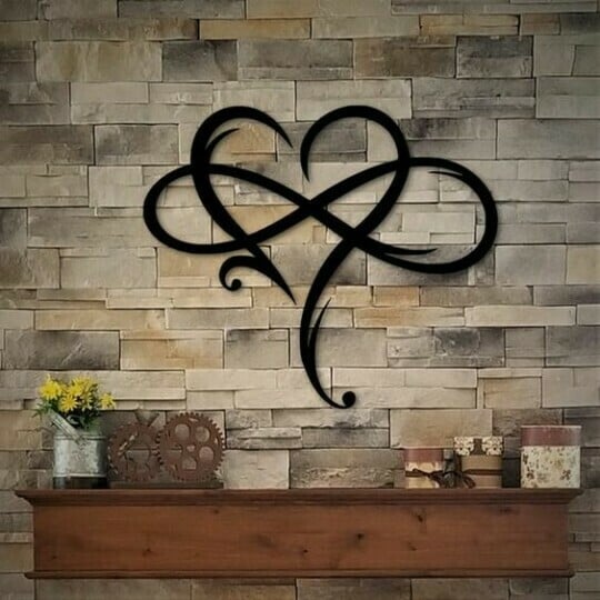 Black Infinity Heart Metal Wall Art, a timeless symbol of love for modern home decor. Perfect wall decoration.