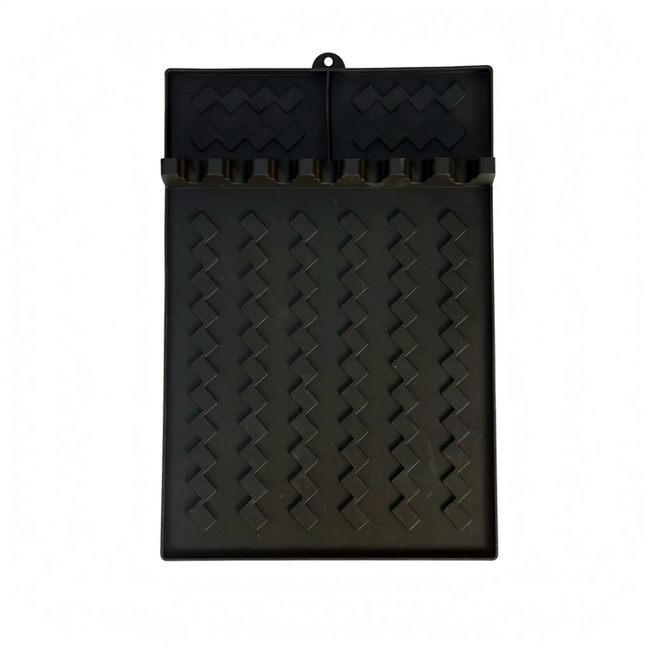 Outdoor cooking essential: silicone grill utensil rest & drip tray for BBQ tools and clean outdoor kitchens.