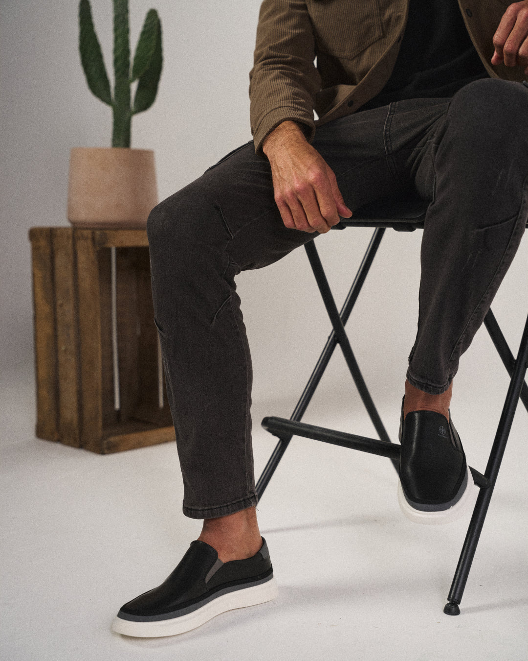 Blue slim-fit men's stretch cargo pants with multiple utility pockets, modern and comfortable for daily wear.