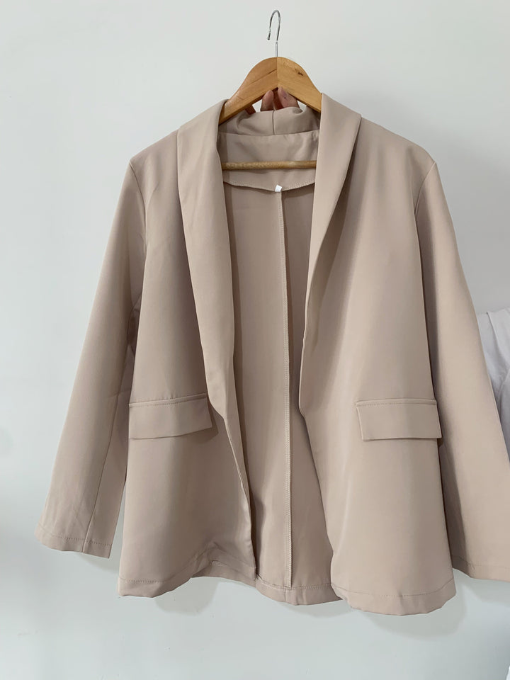 Women's Versatile Chic Blazer, a must-have tailored jacket for office, business, and fashion outerwear.