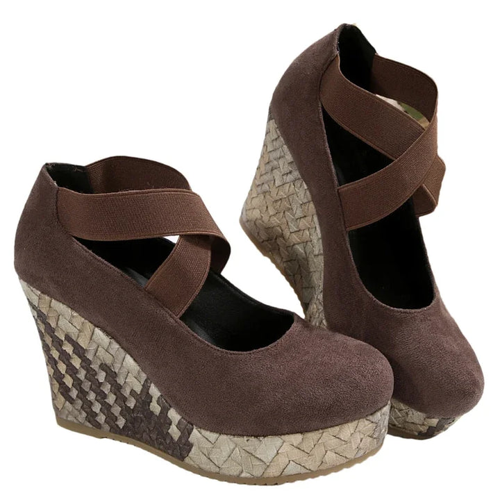 Women's crisscross wedge sandals, ideal for casual chic outfits, with all-day comfort and stability.