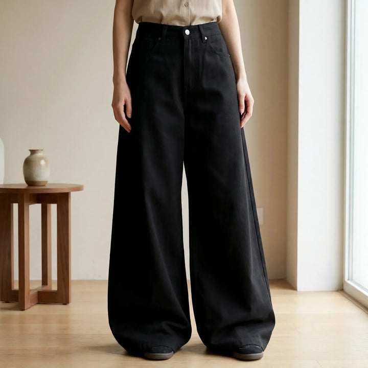 Black women's high-waisted wide-leg pants, offering comfort and modern style for versatile casual wear.