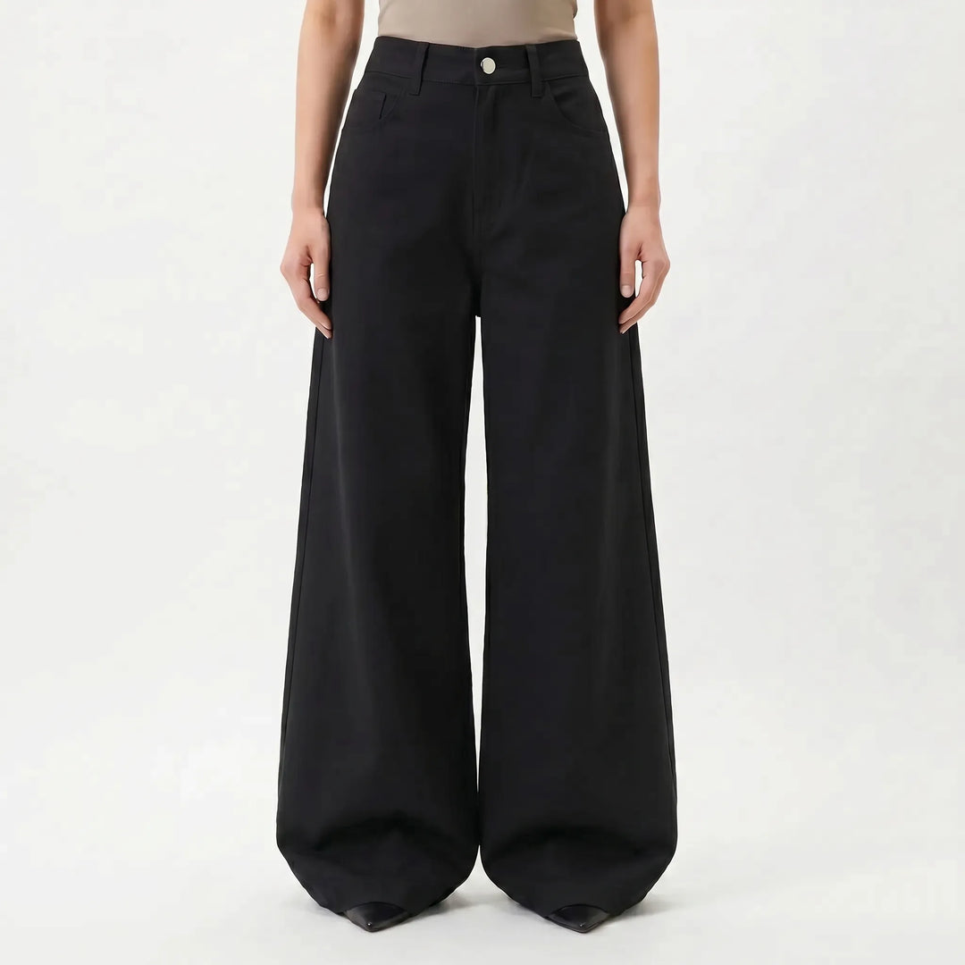 Fashionable women's wide-leg pants with a high waist in black, perfect for effortless and comfortable style.