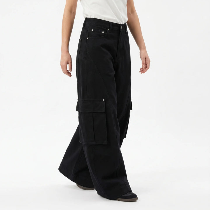 High-waisted women's wide-leg baggy pants, vintage-inspired for versatile casual and streetwear fashion.