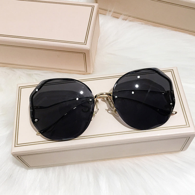 Fashionable women's ombre sunglasses with UV protection, bohemian design for summer eyewear