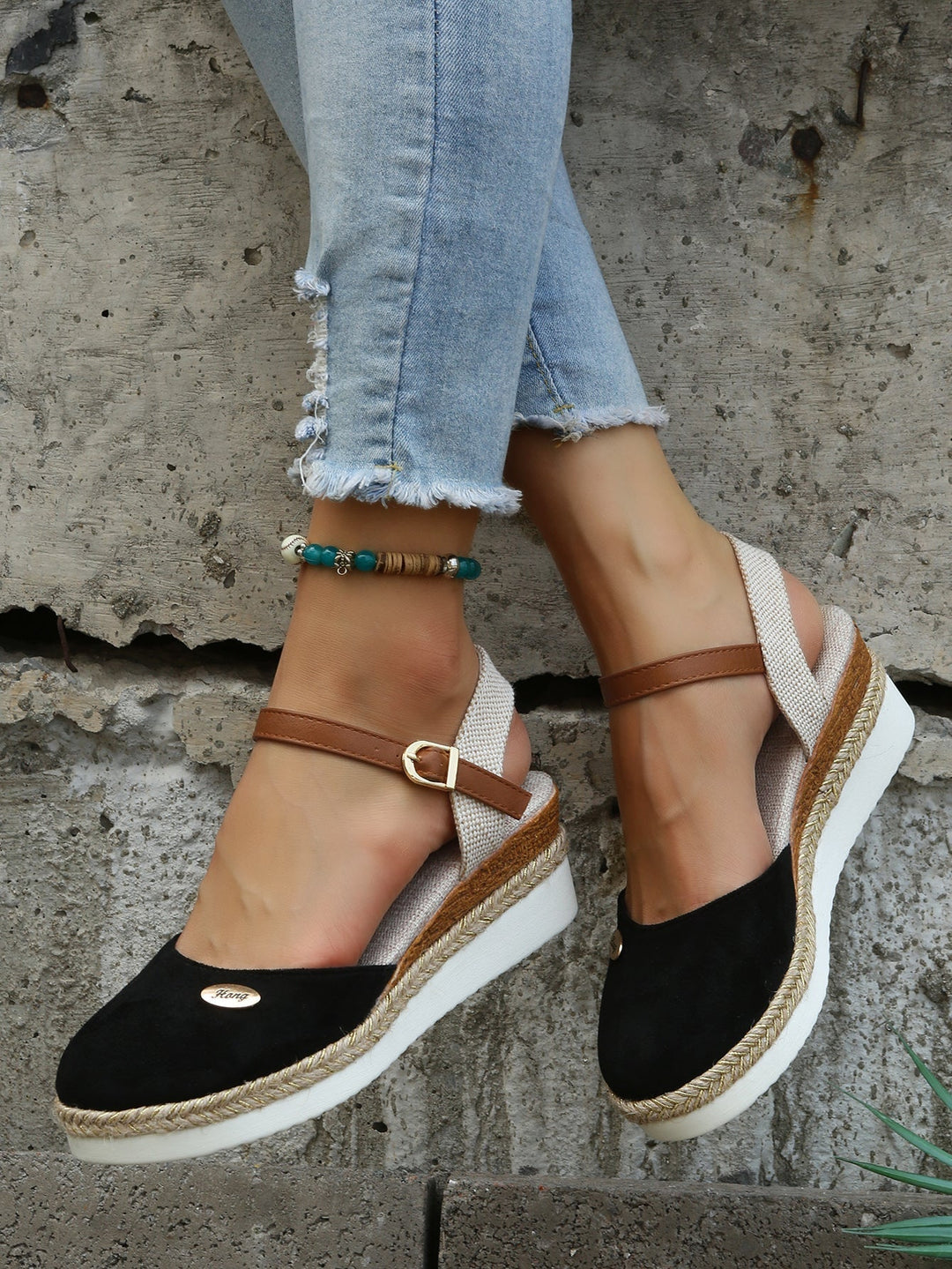 Elegant Livia brown espadrilles for women, orthopaedic comfort & chic style for any summer outfit.