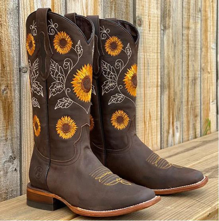 Casual women's brown boots for a bohemian look. Ibiza spirit footwear with sunflower pattern, great for festivals.