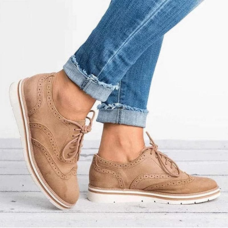 Elegant women's flat suede Derby shoes, Carisse model, featuring sophisticated brogue accents.
