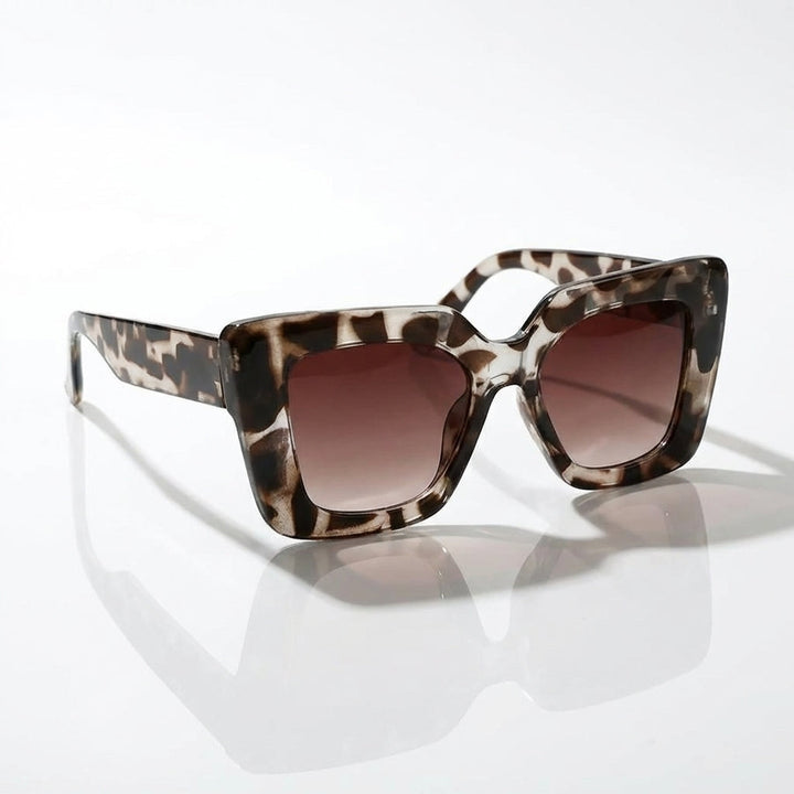 Black grey Carlotta square fashion sunglasses for women. Modern eyewear with sleek, dark lenses.