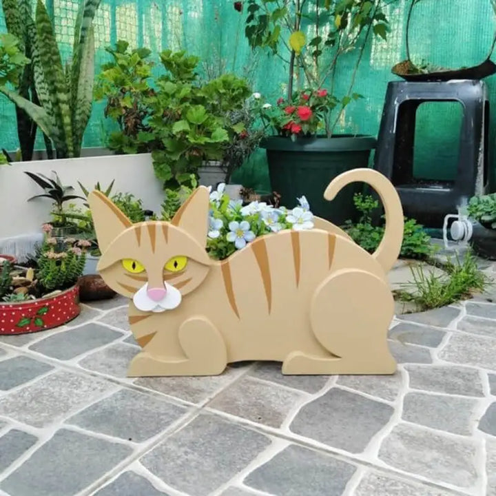 DIY garden decor: unique cat planter. Perfect outdoor plant pot for whimsical gardens.