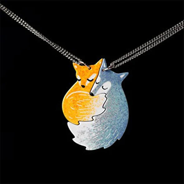 Symbolic fox and wolf necklace, handcrafted animal jewelry, ideal for partners & nature lovers.