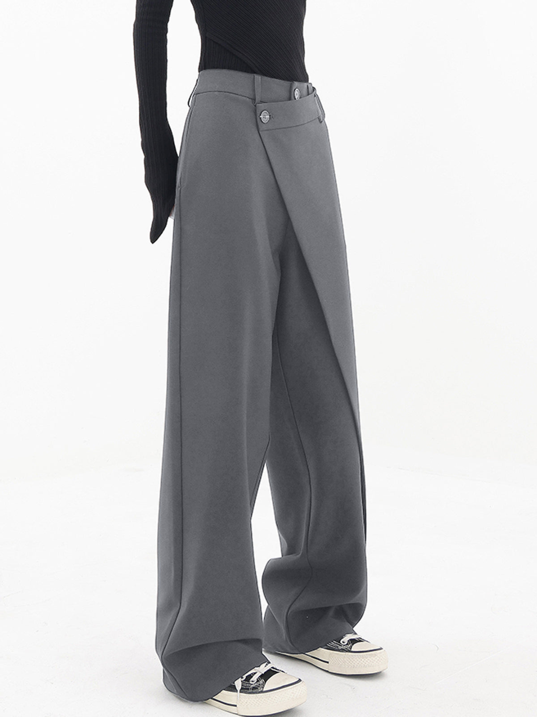 Elegant modern baggy trousers for women, featuring a unique asymmetrical look. Chic and comfortable fit.