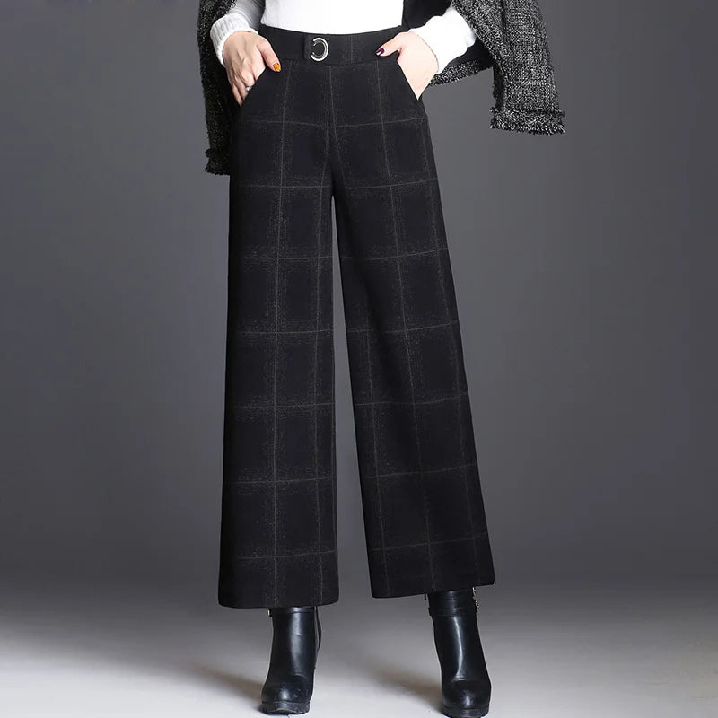 Stylish women's high-waist plaid wide-leg pants, perfect for comfortable workwear or casual chic.