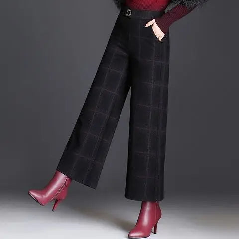 Versatile women's plaid wide-leg comfort pants, high-waisted for a stylish, relaxed fit, ideal for fashion.