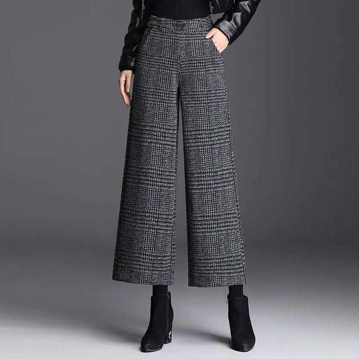 Modern women's fashion: Chic plaid high-waist wide-leg trousers, stylish and comfortable for versatile wear.