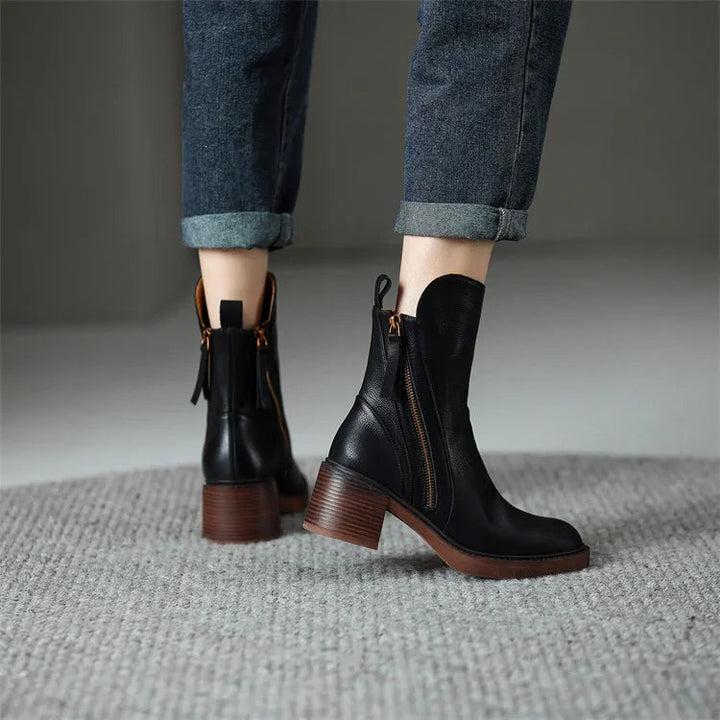 Modern women's fashion ankle boots in black, featuring a sleek design & block heel for versatile everyday style.