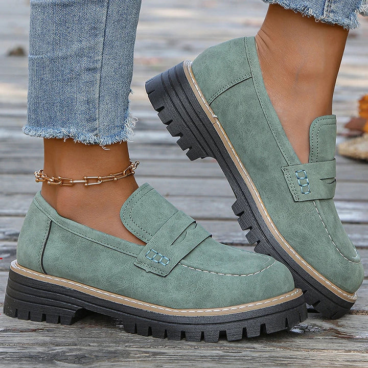 Everyday women's chic platform loafers, ideal for fashion-forward footwear.