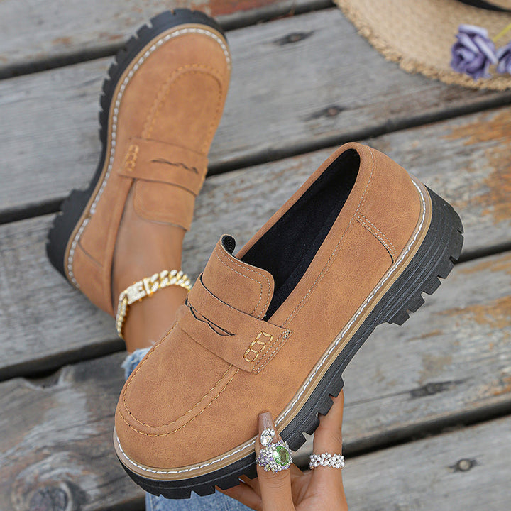 Fashionable women's platform loafers, a comfortable and stylish slip-on shoe.
