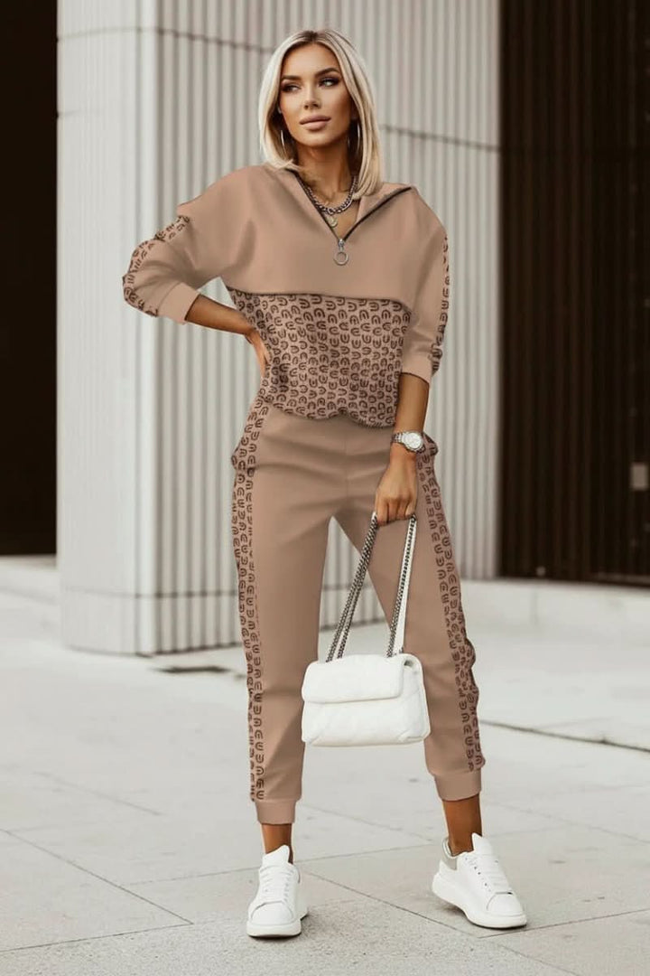 Soft women's two-piece lounge set, a comfortable tracksuit for everyday wear & relaxed travel outfits.
