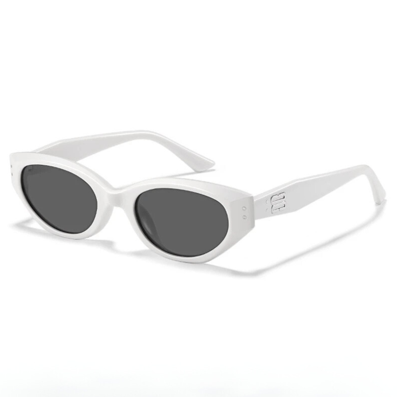 Elegant women's cat-eye eyewear, providing essential UV400 sun protection and a chic look.