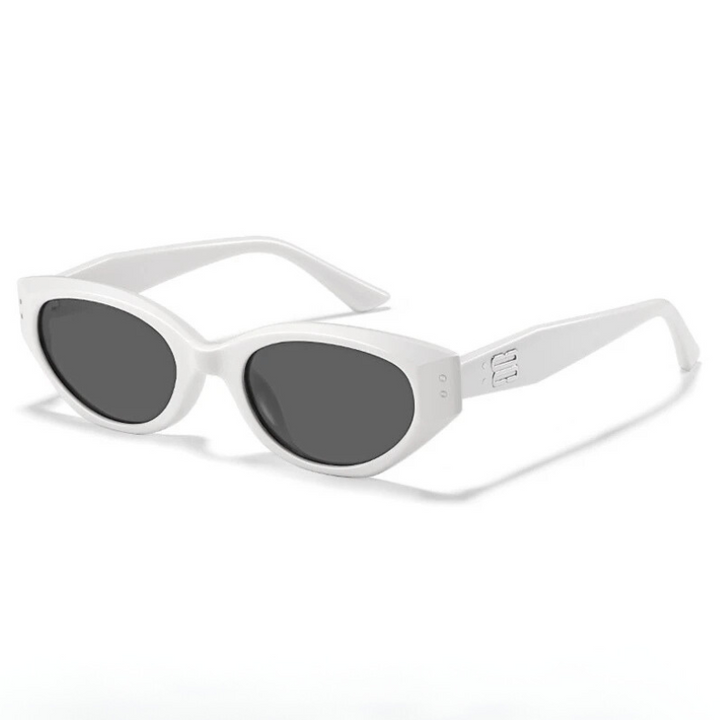 Elegant women's cat-eye eyewear, providing essential UV400 sun protection and a chic look.