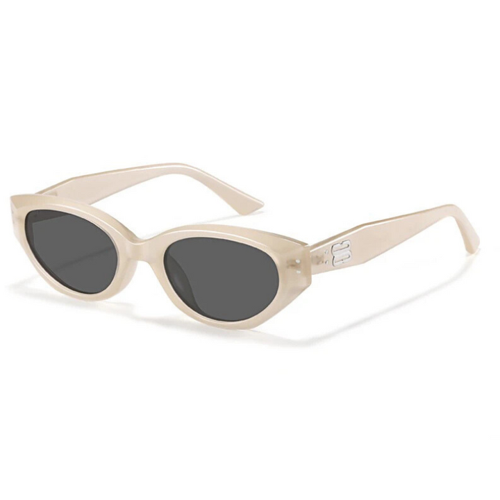 Stylish women's UV400 cat-eye sunglasses, a must-have fashion accessory for sun protection.