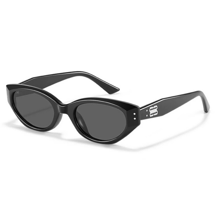 Glamorous women's cat-eye sunglasses with full UV400 protection for ultimate eye safety.