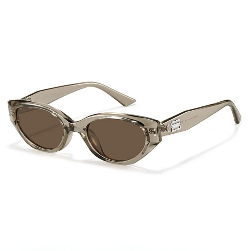 Classic chic women's cat-eye sunglasses, ensuring UV400 eye protection and a fashionable statement.