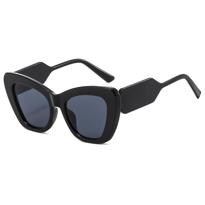 Chic women's cat eye UV400 polarized sunglasses with gradient anti-glare lenses, a stylish accessory.