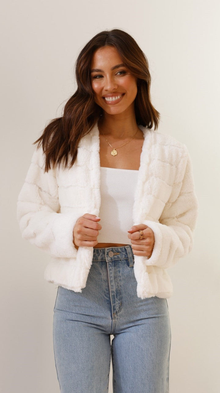 Chic women's cropped jacket, perfect for fall & winter. Stylish outerwear.