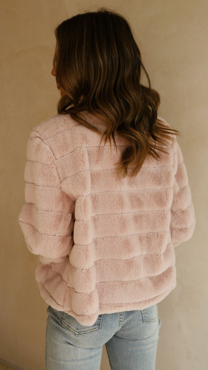 Stylish cropped jacket for women, designed for fall trends & cozy comfort.